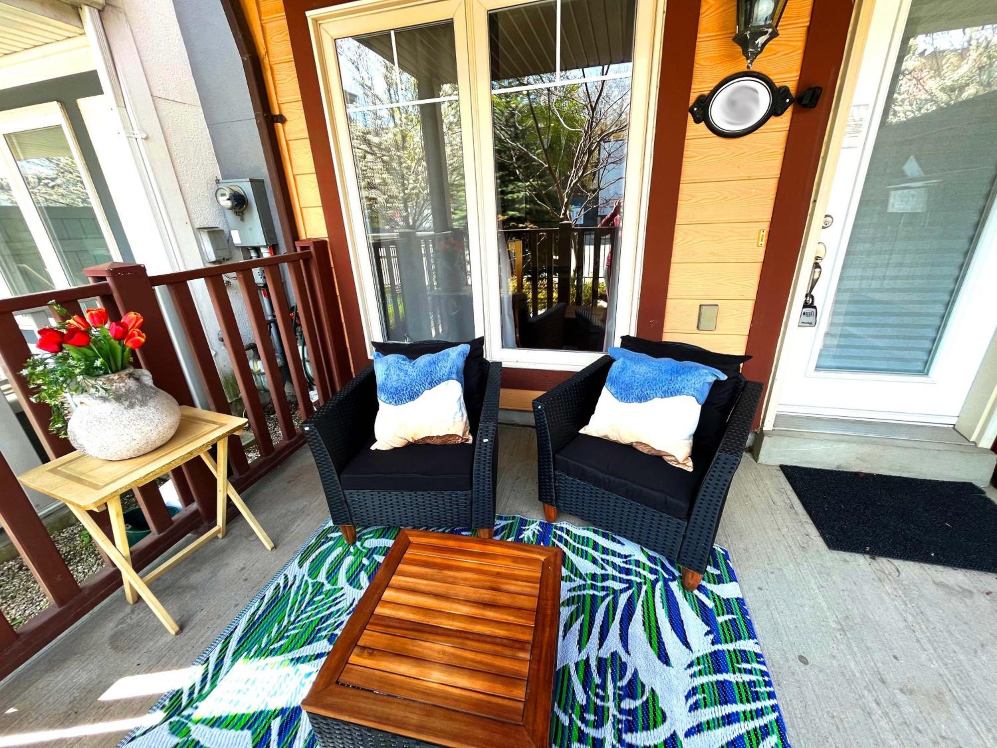 Stunning Rooms In Townhouse Across The Beach Toronto Zewnętrze zdjęcie